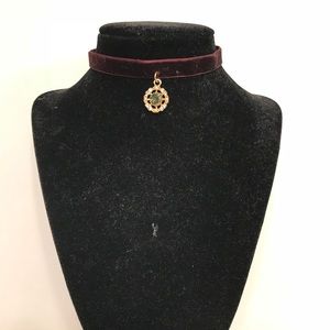 Maroon choker with pendant